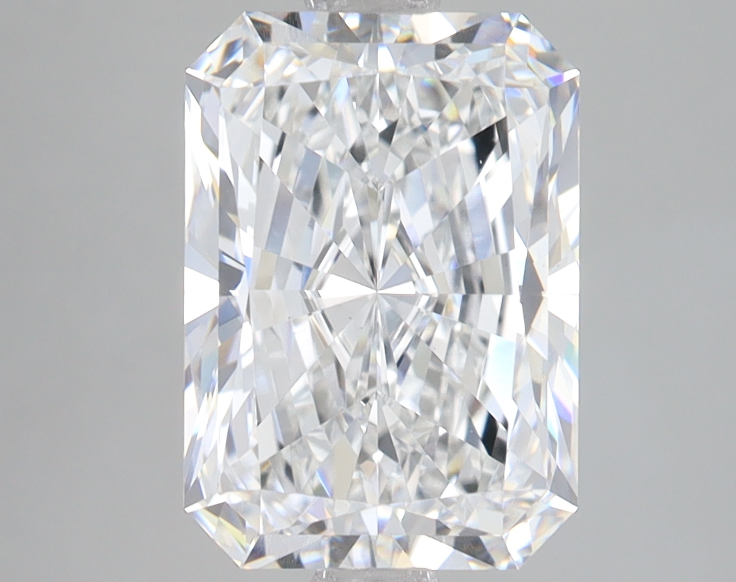 Lab Grown 4 Carat, D Colour, <br/>VS1 Clarity RADIANT Diamond